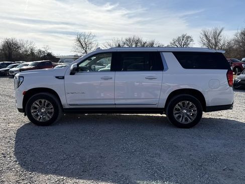 Used 2021 GMC Yukon XL Denali w/ Denali Premium Package image 3