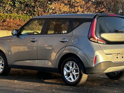Used 2024 Kia Soul LX w/ Option Group 015 image 3