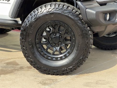 Used 2025 Jeep Wrangler Sport image 8