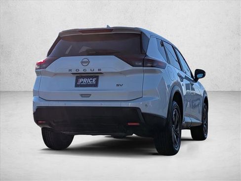 Used 2024 Nissan Rogue SV image 5