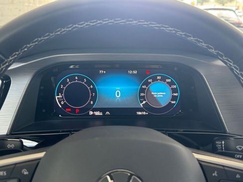 Used 2025 Volkswagen Atlas Cross Sport SE image 40