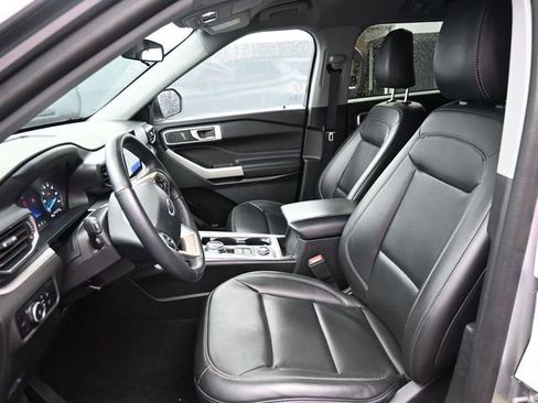 Used 2024 Ford Explorer XLT w/ Equipment Group 202A image 14