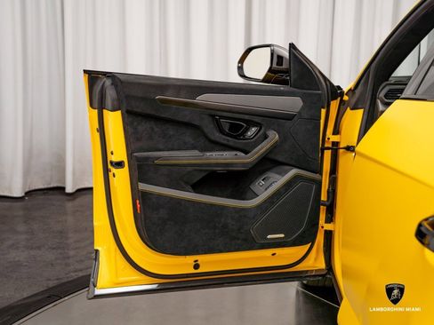Used 2024 Lamborghini Urus Performante image 32