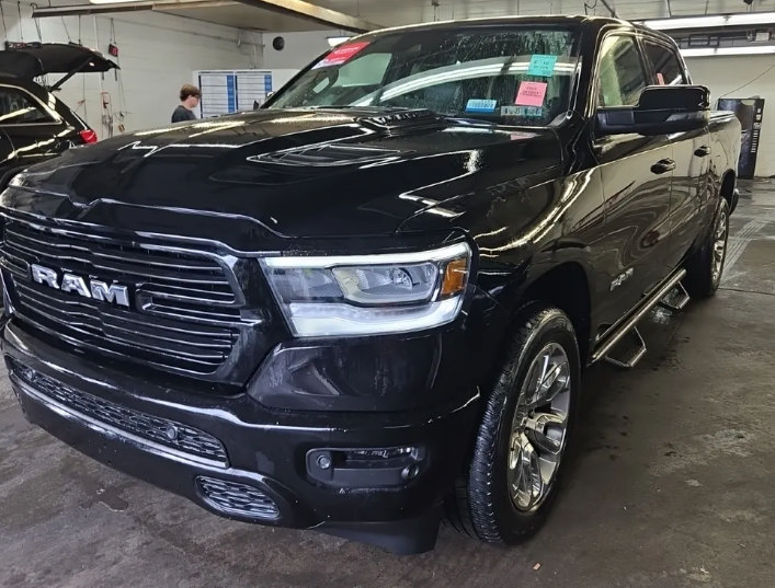 Used 2023 RAM 1500 Laramie AWD/4WD image 1