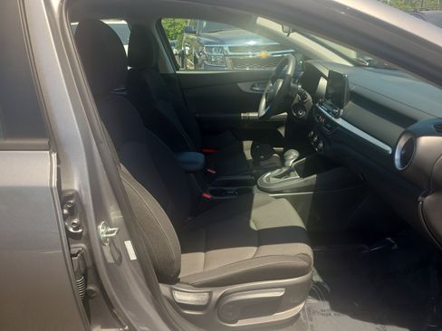Used 2023 Kia Forte LXS w/ LXS Technology Package FWD image 18
