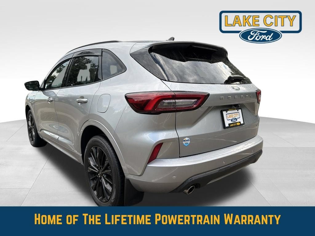 Used 2023 Ford Escape ST-Line Elite AWD/4WD image 3