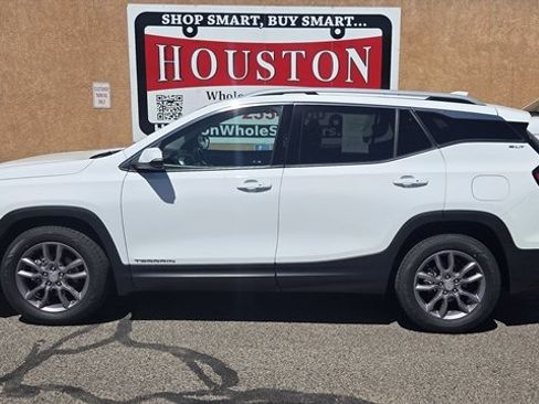 Used 2023 GMC Terrain SLT w/ Infotainment Package II FWD image 1