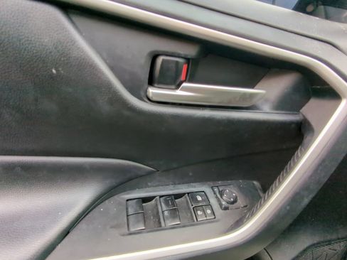 Used 2019 Toyota RAV4 XLE w/ Carpet Mat Package AWD/4WD image 8