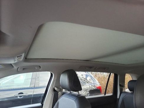 Used 2021 Volkswagen Tiguan SE image 15