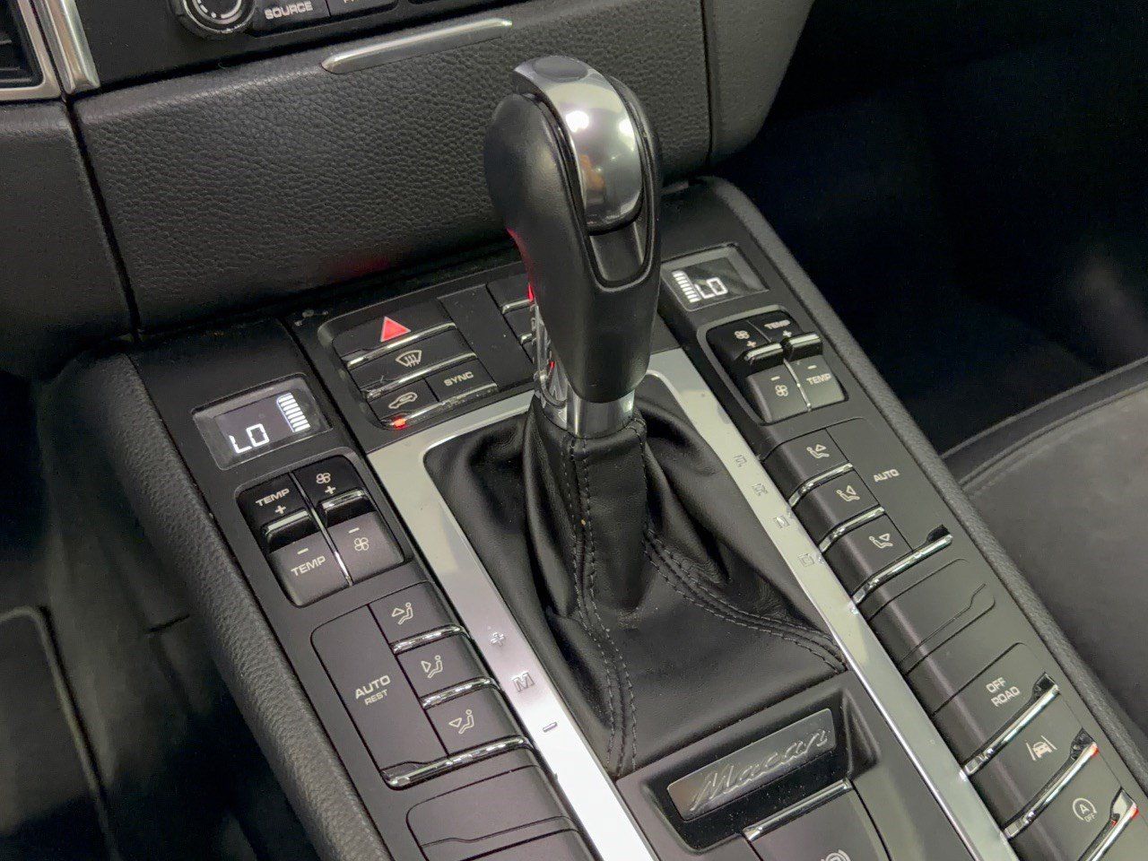 Used 2018 Porsche Macan AWD/4WD image 21