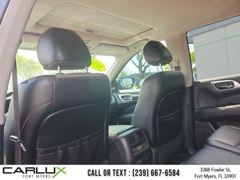 Used 2020 Nissan Pathfinder SL AWD/4WD image 17