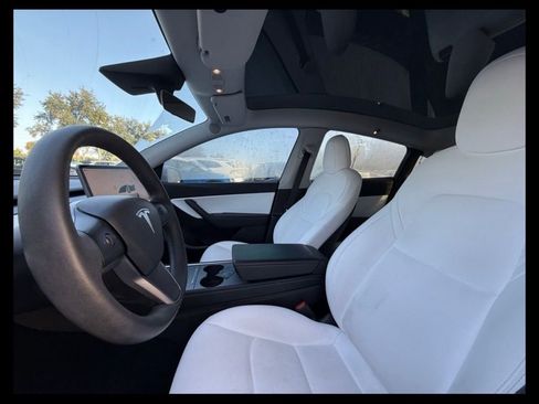 Used 2022 Tesla Model Y Performance image 15