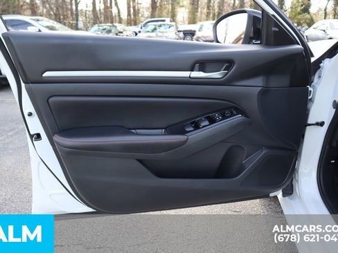 Used 2025 Nissan Altima 2.5 SR FWD image 15