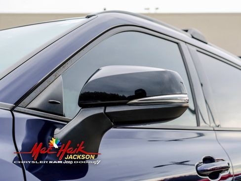 Used 2022 Toyota Highlander XSE image 3