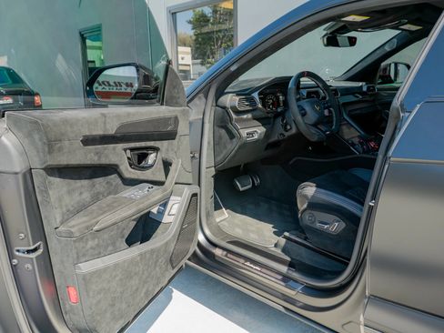 Used 2024 Lamborghini Urus Performante AWD/4WD image 51