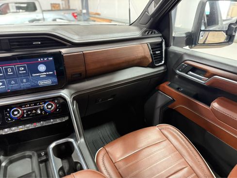 Used 2024 GMC Sierra 3500 Denali Ultimate image 28