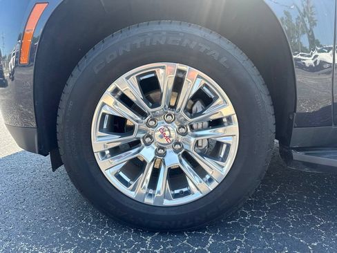 Used 2025 GMC Yukon Denali w/ Advanced Technology Package AWD/4WD image 13