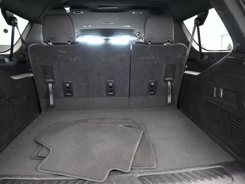 Used 2025 Chevrolet Suburban LT RWD image 41
