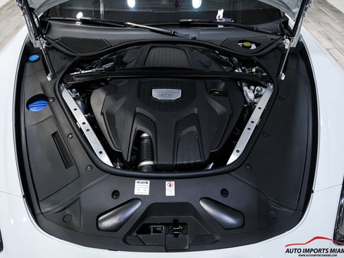 Used 2018 Porsche Panamera image 33