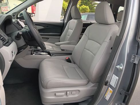 Used 2022 Honda Pilot Touring image 16