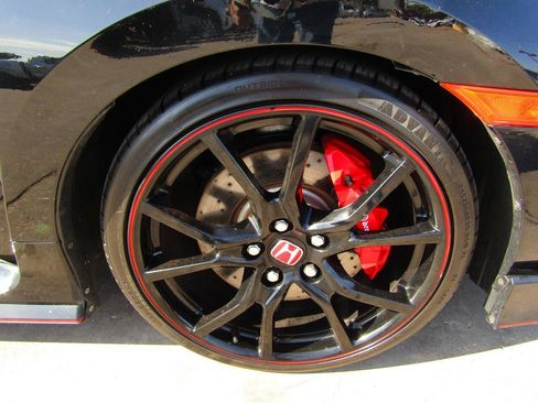 Used 2018 Honda Civic Type R image 7