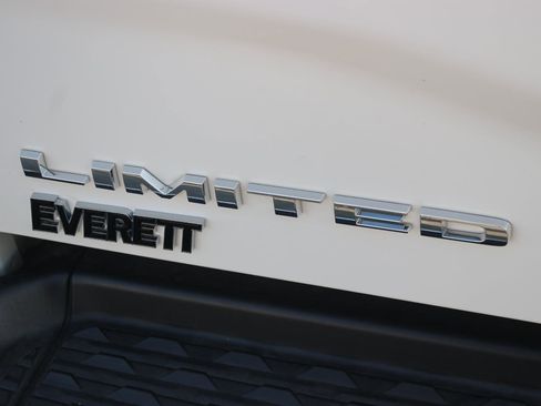 Used 2025 RAM 2500 Limited AWD/4WD image 12