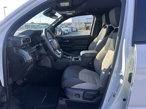 Used 2025 Toyota Tacoma TRD Off-Road image 2