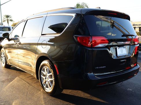 Used 2021 Chrysler Voyager Lxi image 3