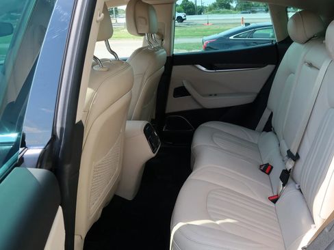 Used 2017 Maserati Levante w/ Luxury Package image 18