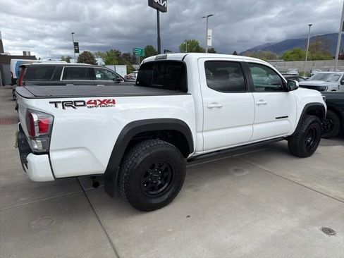 Used 2022 Toyota Tacoma TRD Off-Road w/ Technology Package AWD/4WD image 4