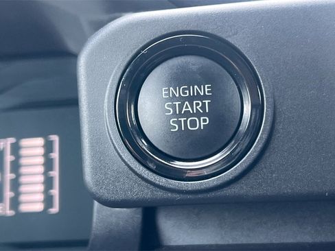 Certified 2025 Toyota Tacoma SR5 image 25