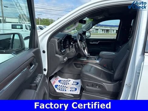 Certified 2022 GMC Sierra 1500 SLT w/ SLT Premium Package AWD/4WD image 17