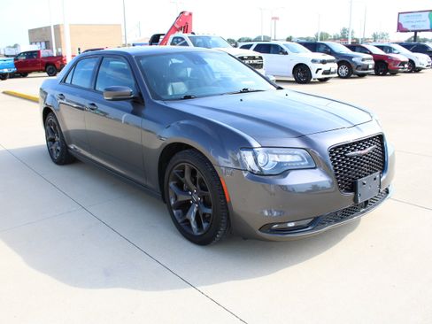 Used 2023 Chrysler 300 S w/ Comfort Group RWD image 9