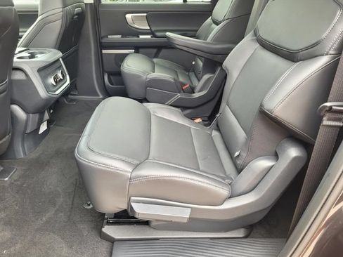 Used 2025 Ford Expedition Max Platinum AWD/4WD image 19
