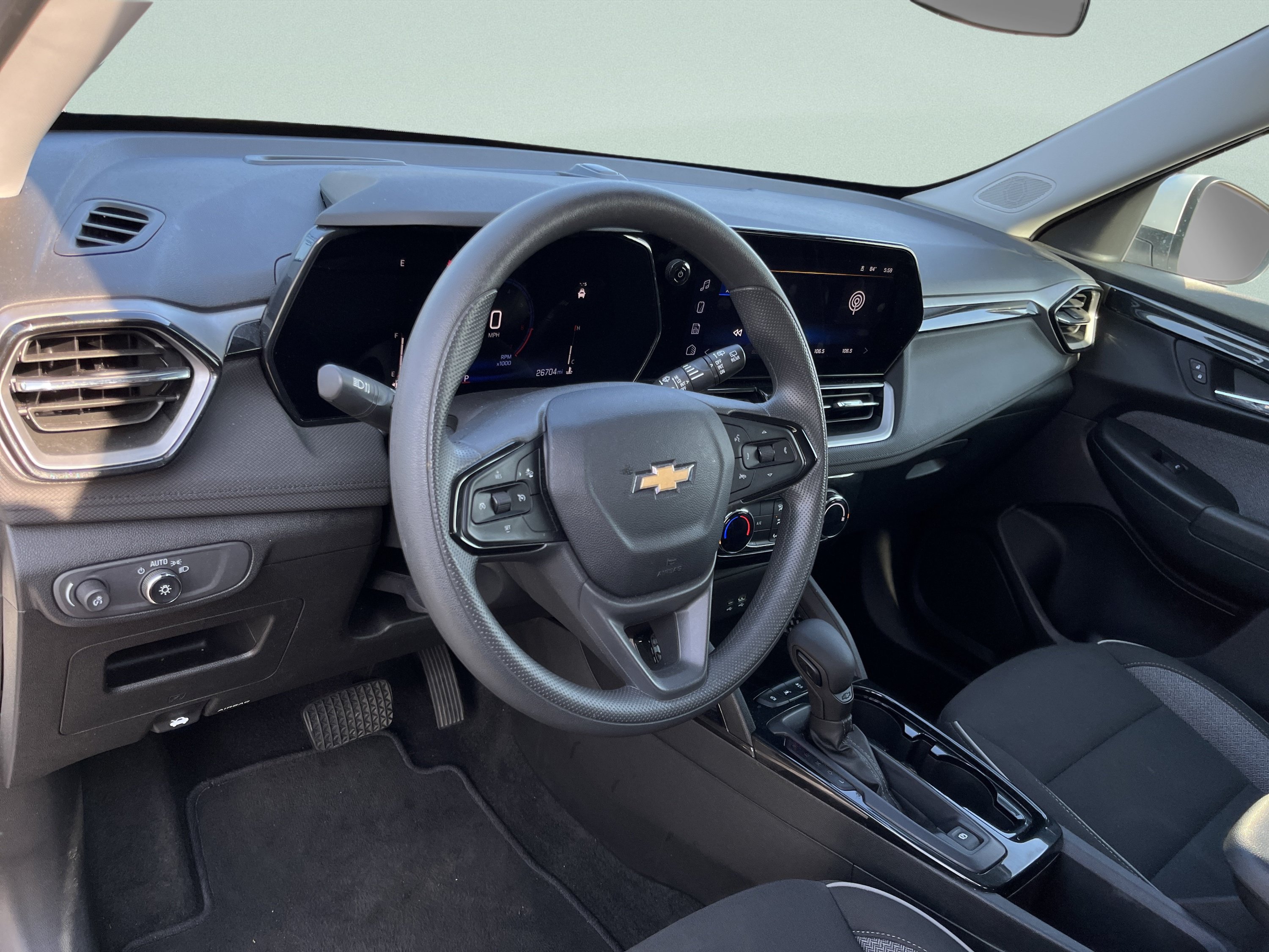Used 2025 Chevrolet TrailBlazer LT AWD/4WD image 17