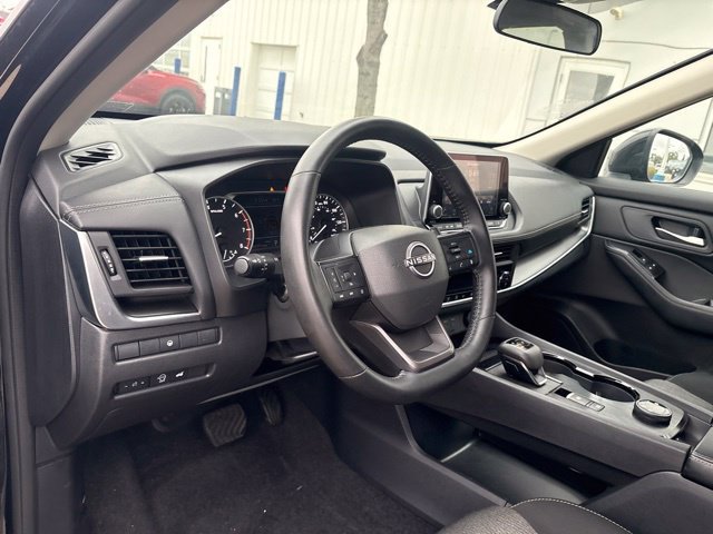 Used 2025 Nissan Rogue SV AWD/4WD image 10