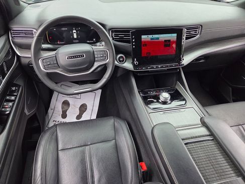 Used 2023 Jeep Wagoneer L Series II AWD/4WD image 9
