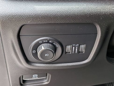 Used 2023 Jeep Grand Cherokee L Limited w/ Luxury Tech Group II AWD/4WD image 17