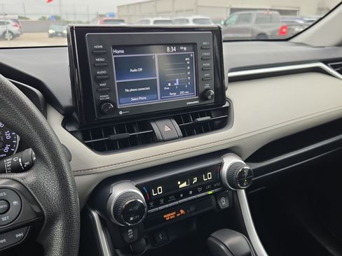 Used 2021 Toyota RAV4 XLE w/ Convenience Package FWD image 23