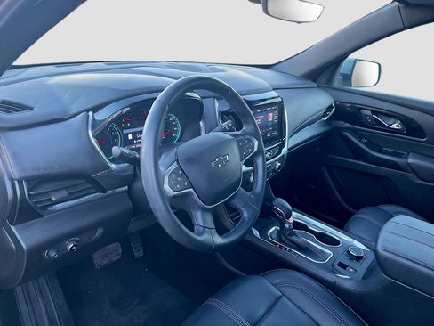Used 2023 Chevrolet Traverse RS image 9