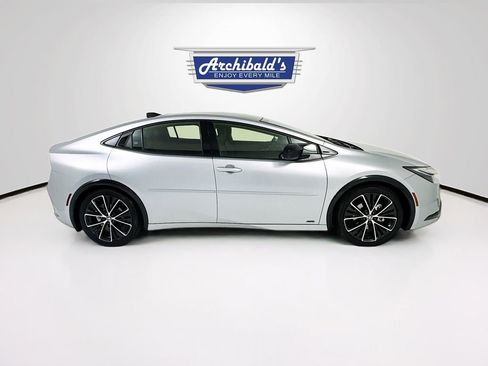 Used 2024 Toyota Prius XLE AWD/4WD image 8