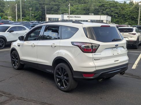Used 2017 Ford Escape SE w/ SE Sport Appearance Package AWD/4WD image 4
