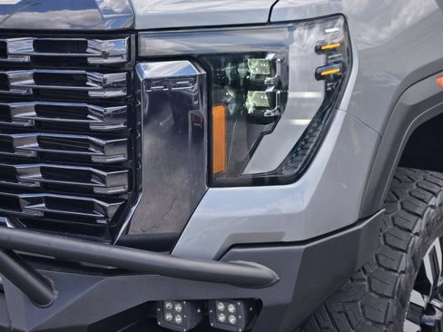 Used 2024 GMC Sierra 2500 Denali Ultimate AWD/4WD image 10