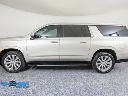 Used 2022 Chevrolet Suburban Premier AWD/4WD image 4