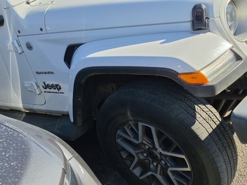 Used 2024 Jeep Wrangler Unlimited Sahara AWD/4WD image 25