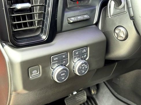 Used 2024 GMC Sierra 1500 AT4 w/ Technology Package AWD/4WD image 17