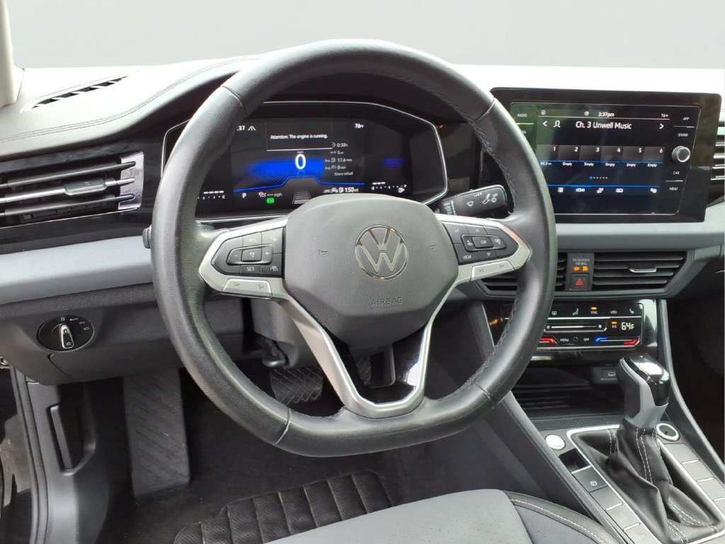Used 2025 Volkswagen Jetta SE FWD image 3