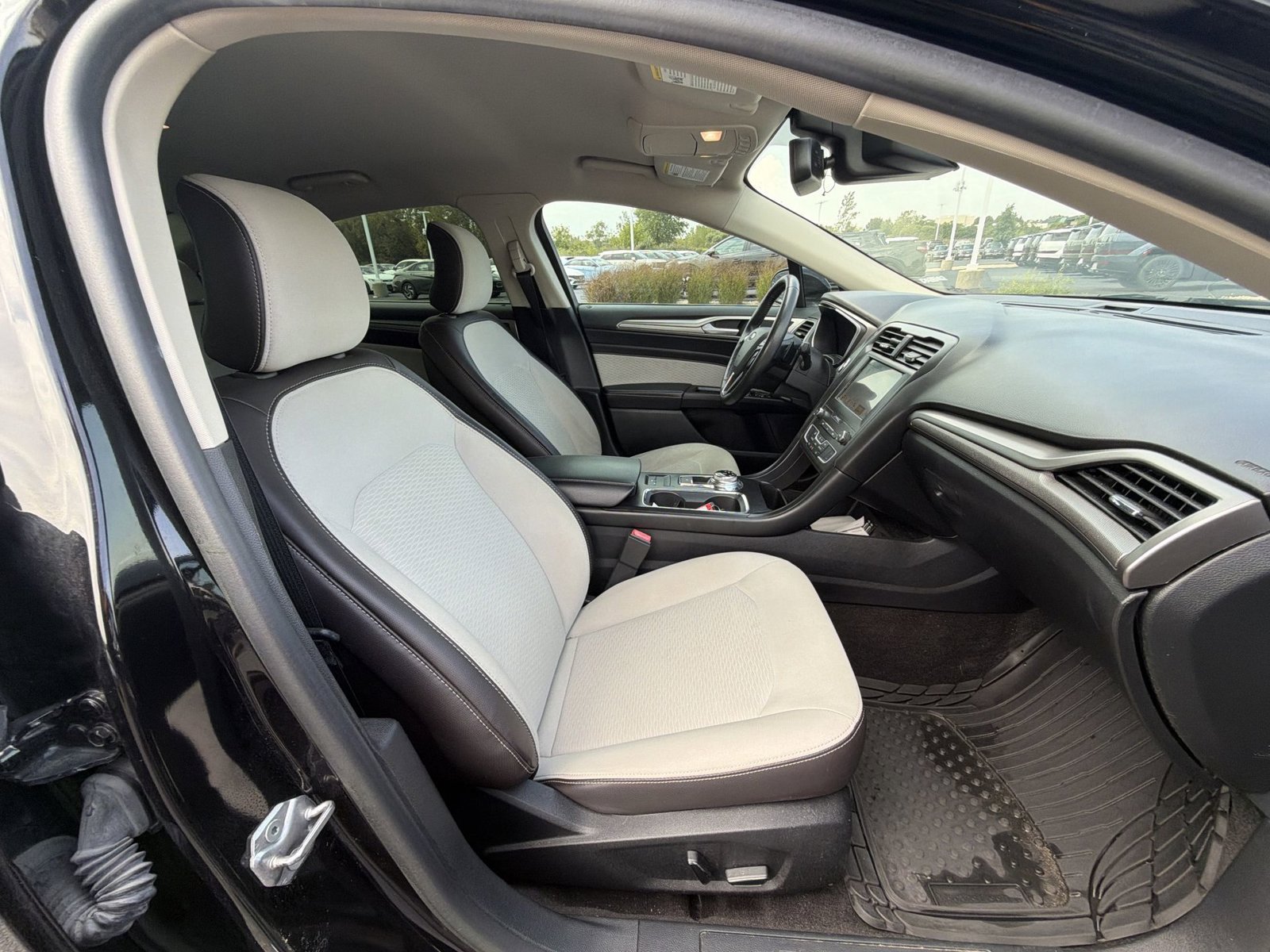 Used 2019 Ford Fusion SE w/ Equipment Group 151A FWD image 21