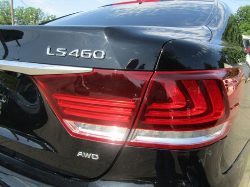 Used 2013 Lexus LS 460 AWD w/ Comfort Pkg image 9