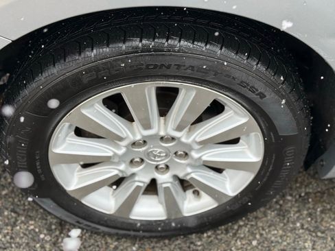 Used 2015 Toyota Sienna XLE image 36